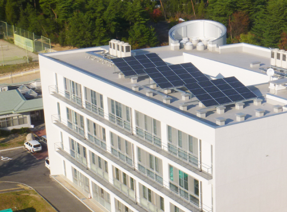 広島大学 太陽電池モジュールを設置